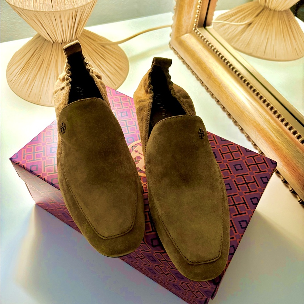 Tory Burch | Kira 20 MM Elastic Loafer | Size 8 | Nat Suede | Never Worn | 🤎 |